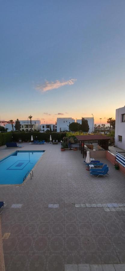 King Philips Apartment Paphos Exterior photo